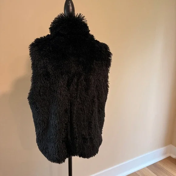 Betsey Johnson Women's Black Faux Fur Vest Size L - Picture 3 of 4